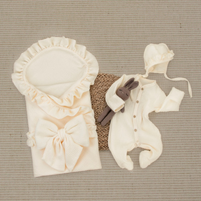 Комплект на выписку 4 предмета KiDi Муслин Рюша Плед сливочное масло лето