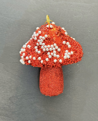 Гриб маленький красный