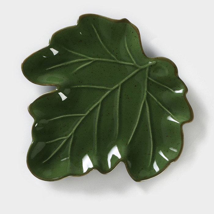 Блюдо сервировочное Доляна «Лист», 25,8×24,7 см, цвет зелёный