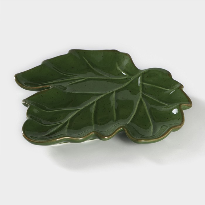 Блюдо сервировочное Доляна «Лист», 25,8×24,7 см, цвет зелёный